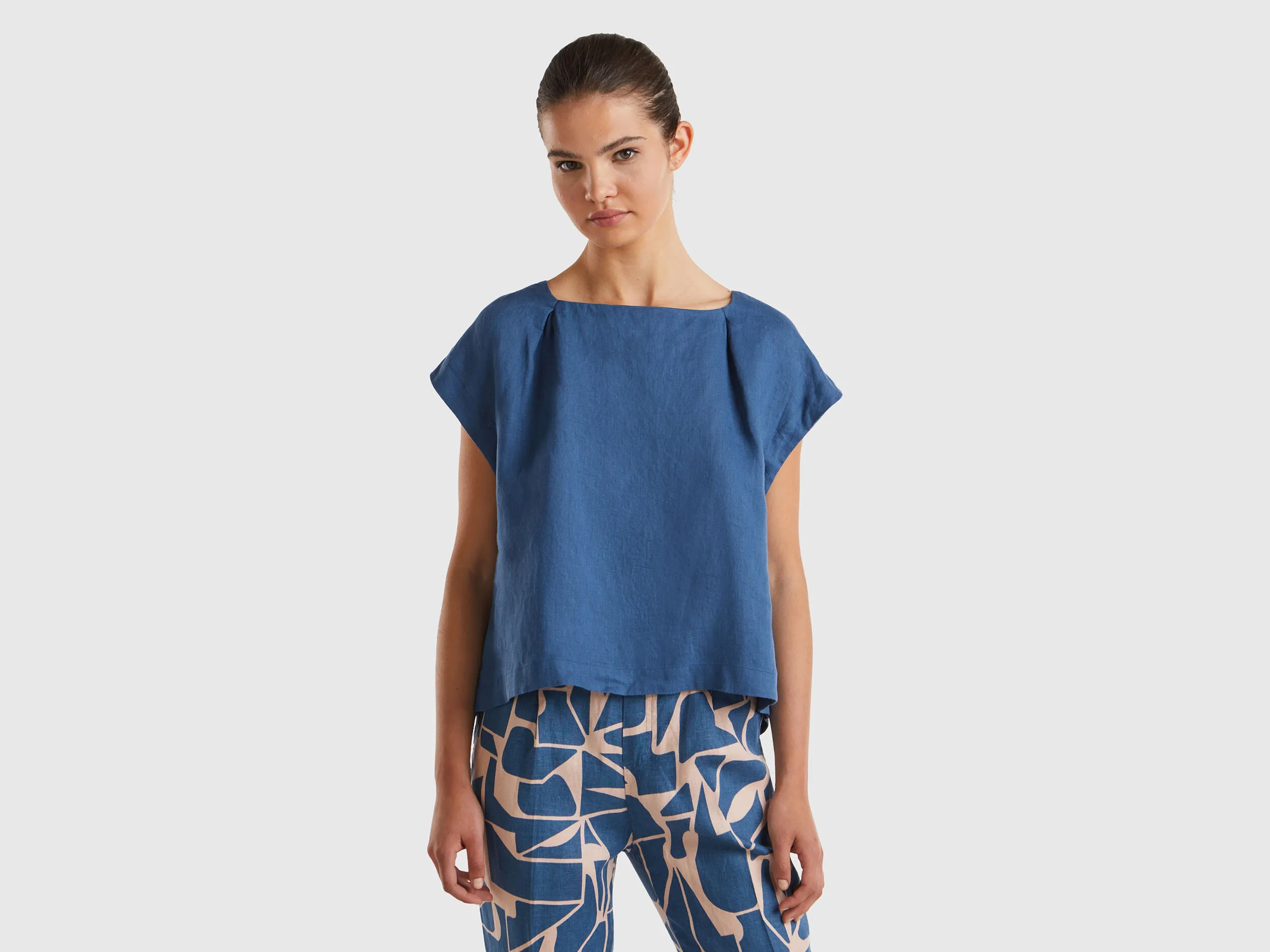 Blusa de lino puro con cuello cuadrado