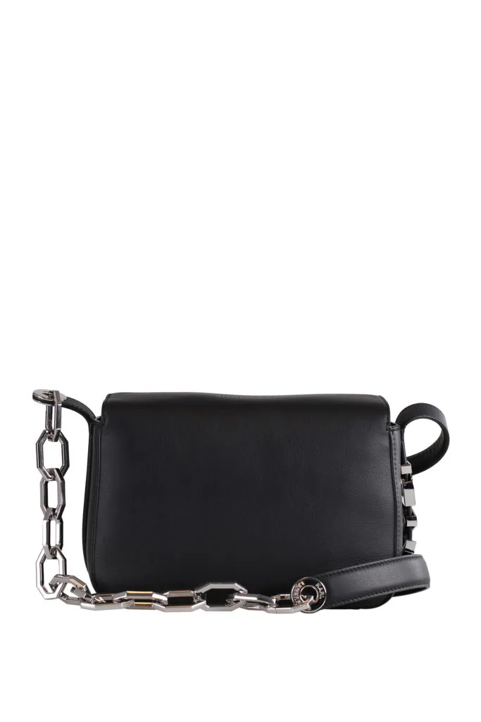 Bolso de hombro negro con cadena