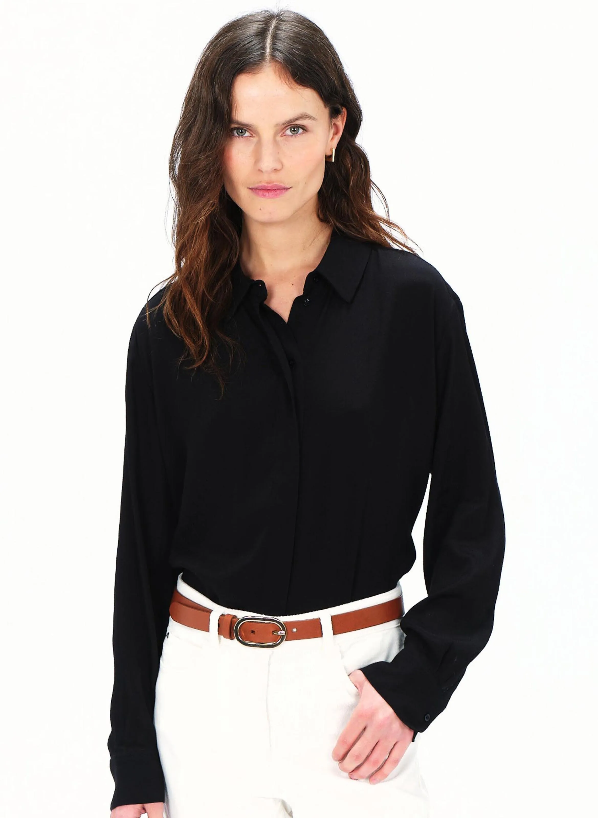 CAROLL CABY2  CAMISA EVASé CON CUELLO CLáSICO EN NEGRO