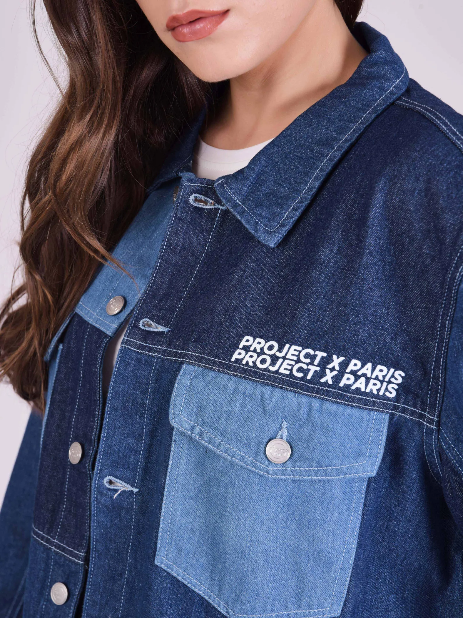 Chaqueta con inserciones vaqueras
