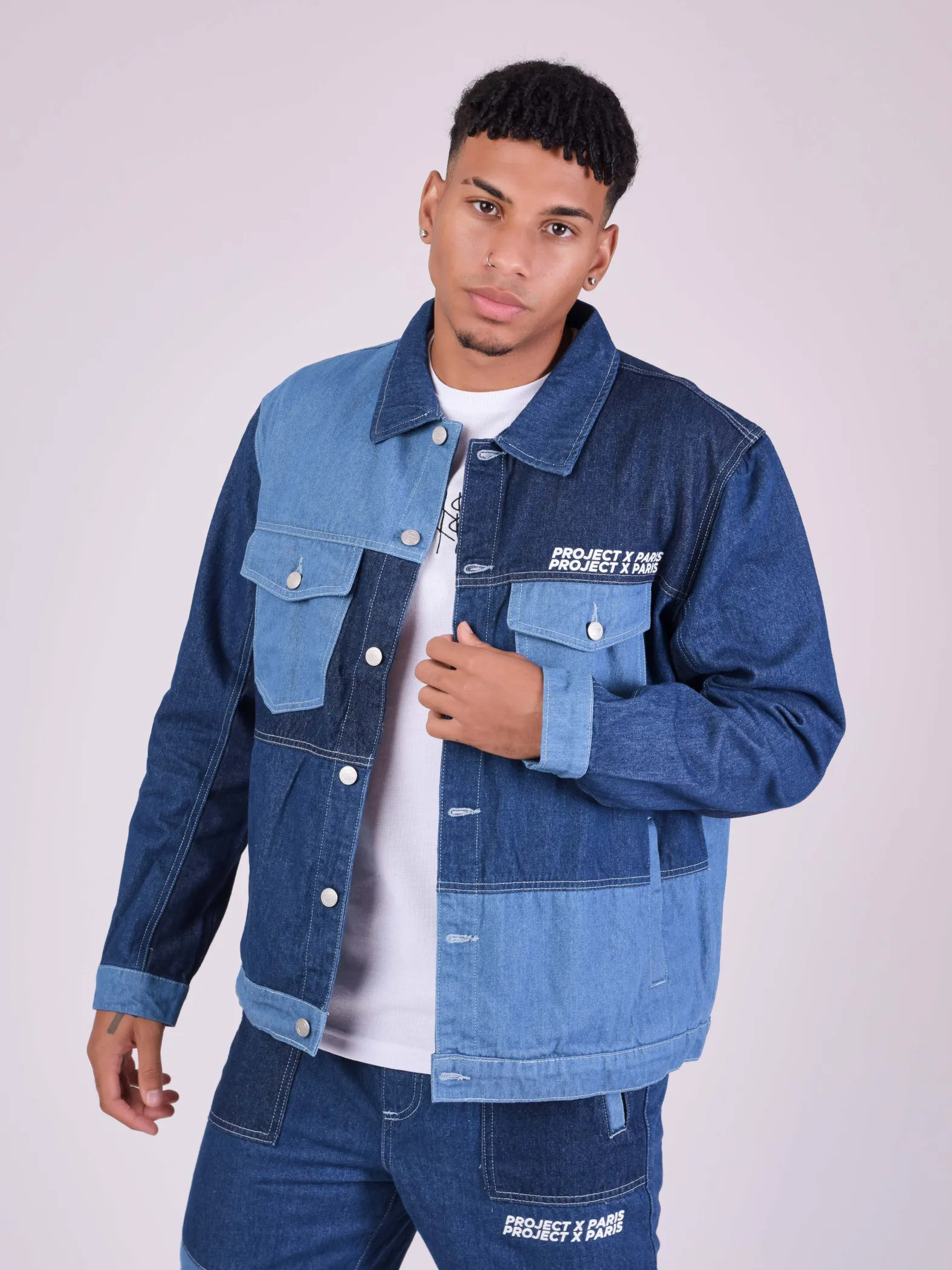 Chaqueta con inserciones vaqueras