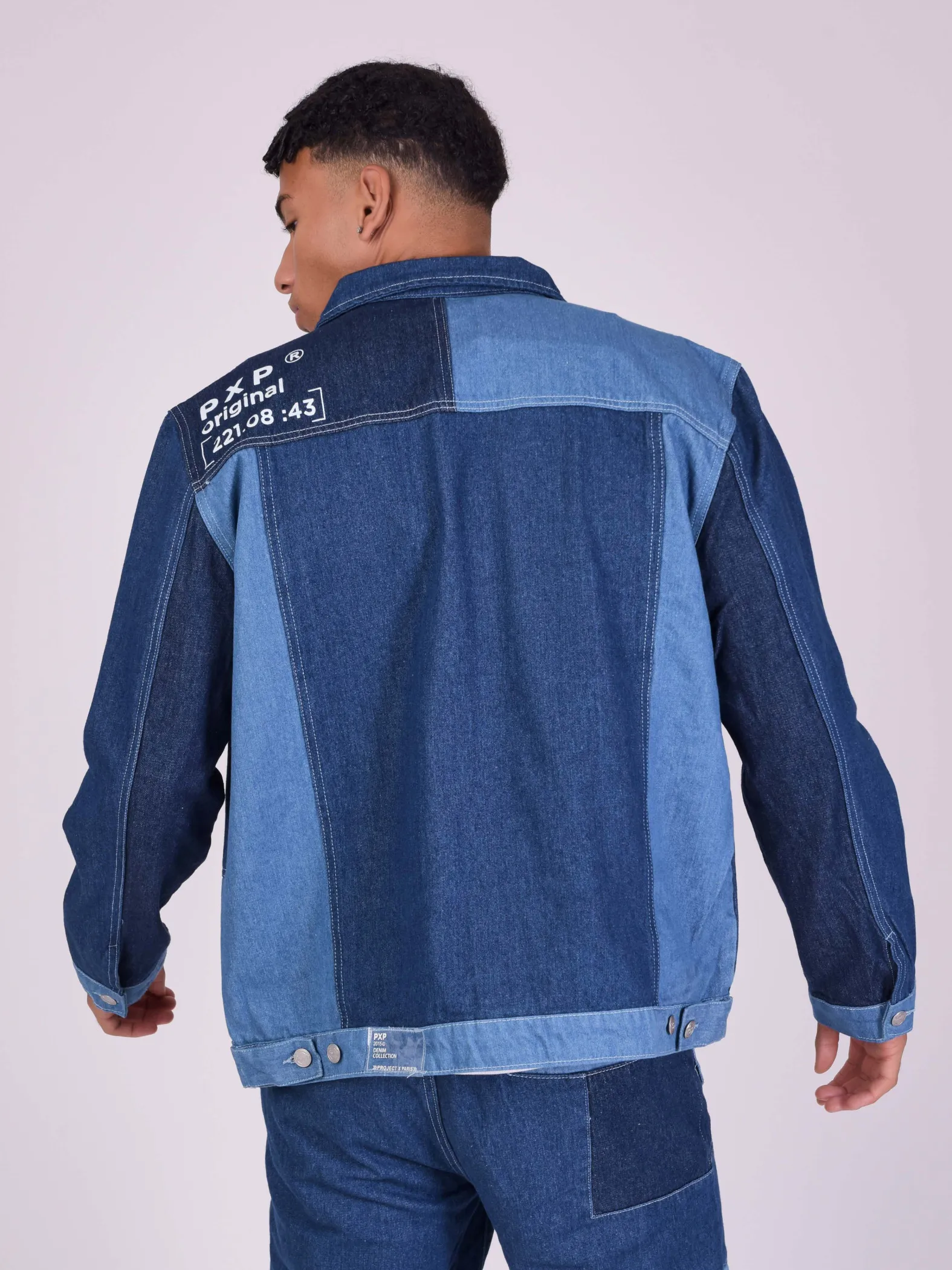 Chaqueta con inserciones vaqueras