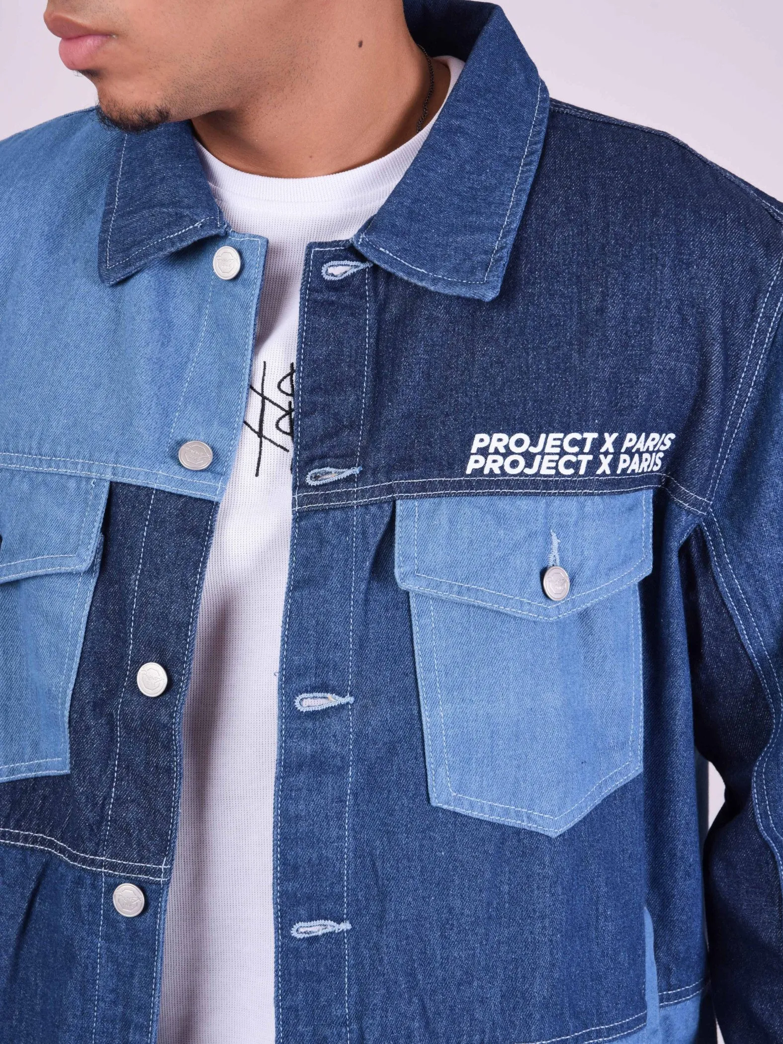 Chaqueta con inserciones vaqueras