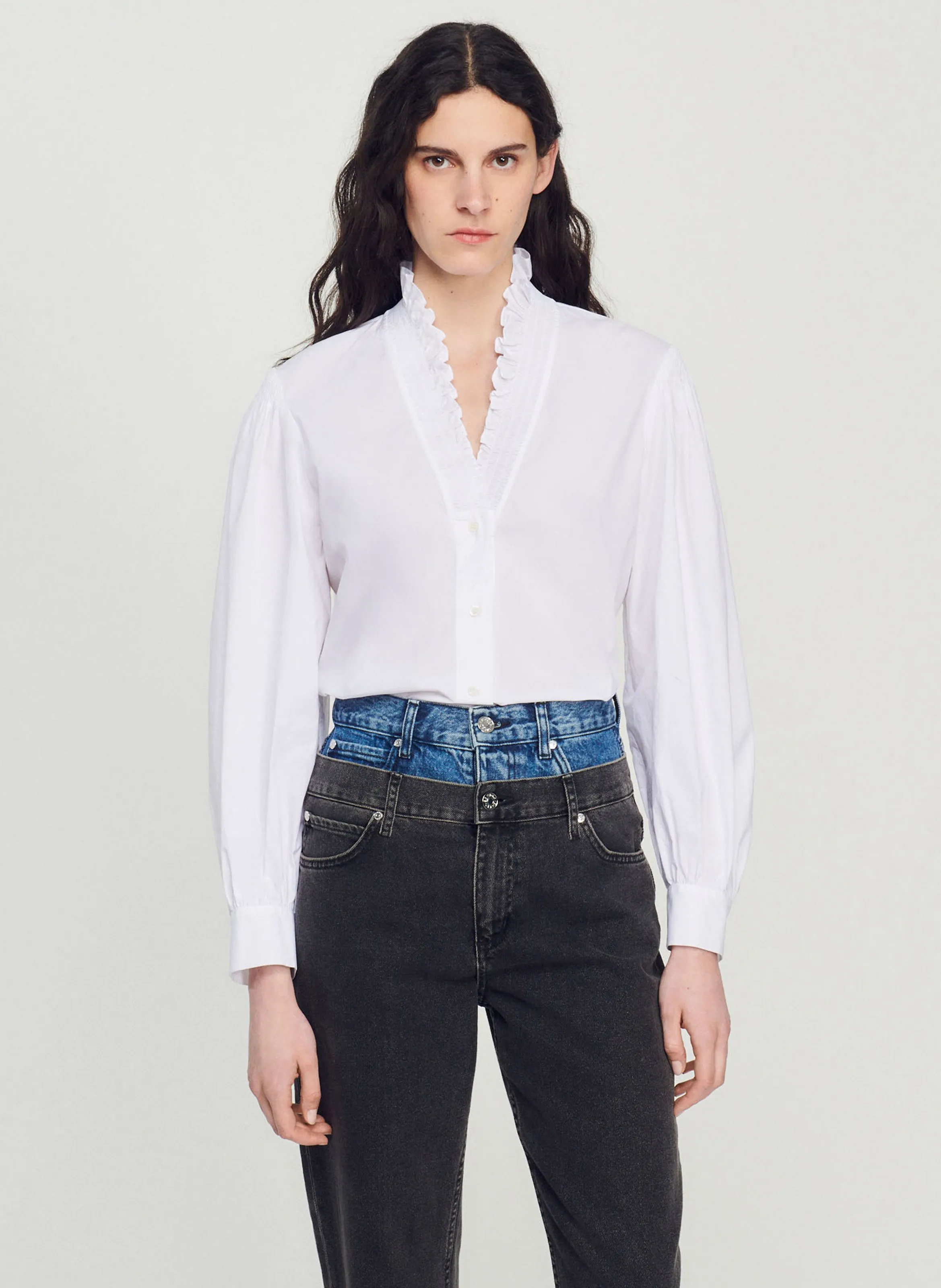 SANDRO Camisa de algodón con cuello fantasía en blanco