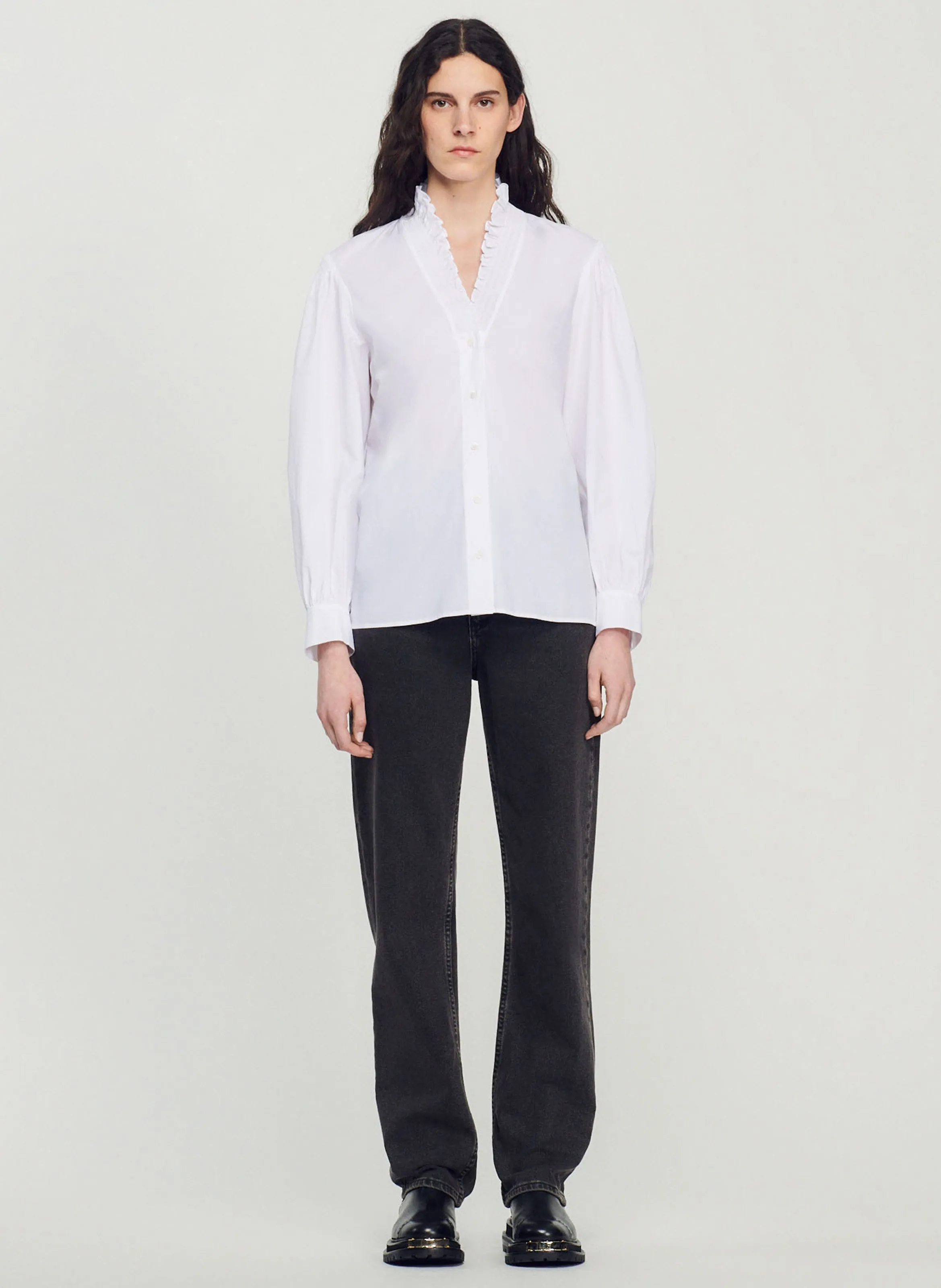 SANDRO Camisa de algodón con cuello fantasía en blanco