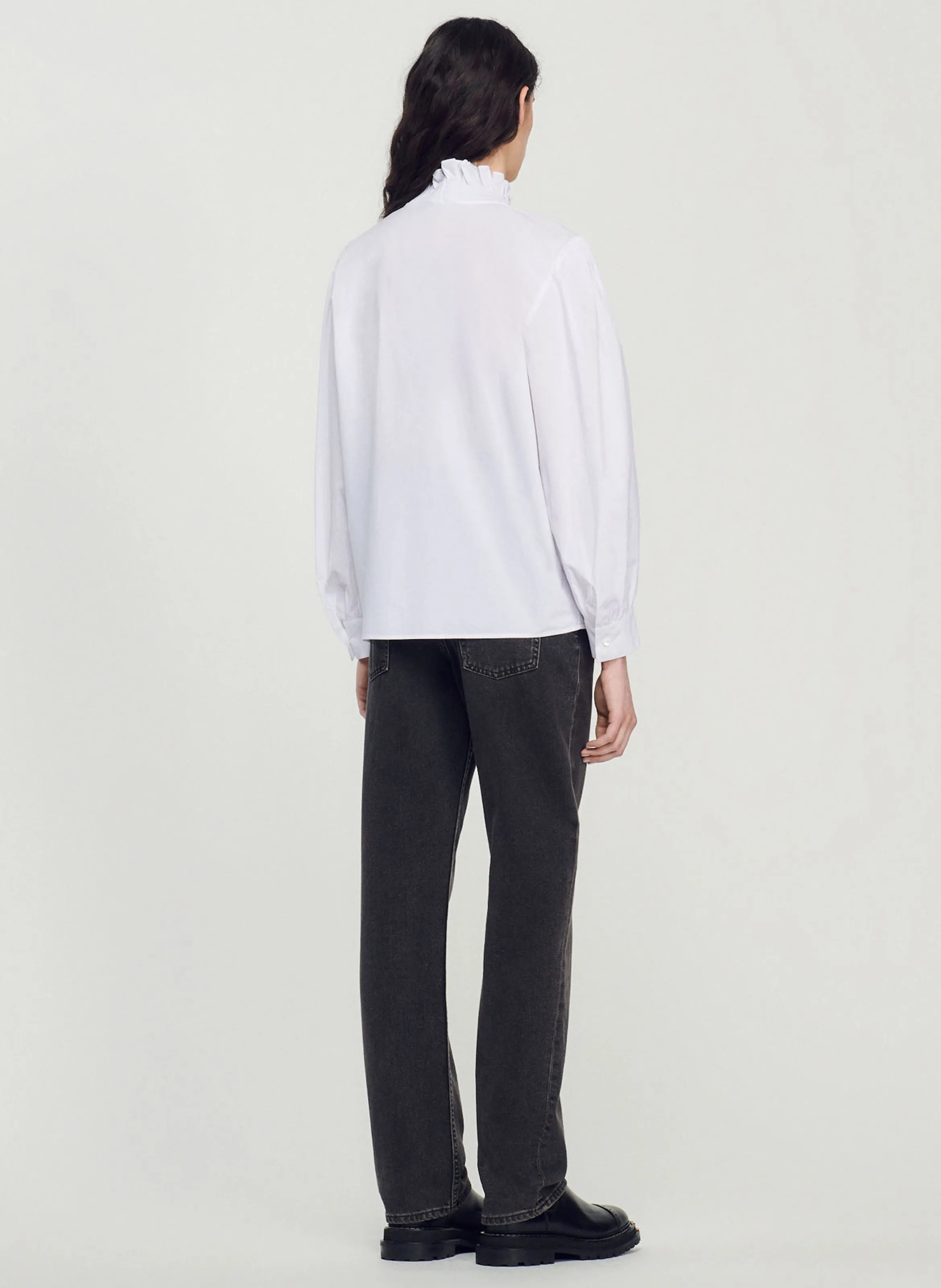 SANDRO Camisa de algodón con cuello fantasía en blanco